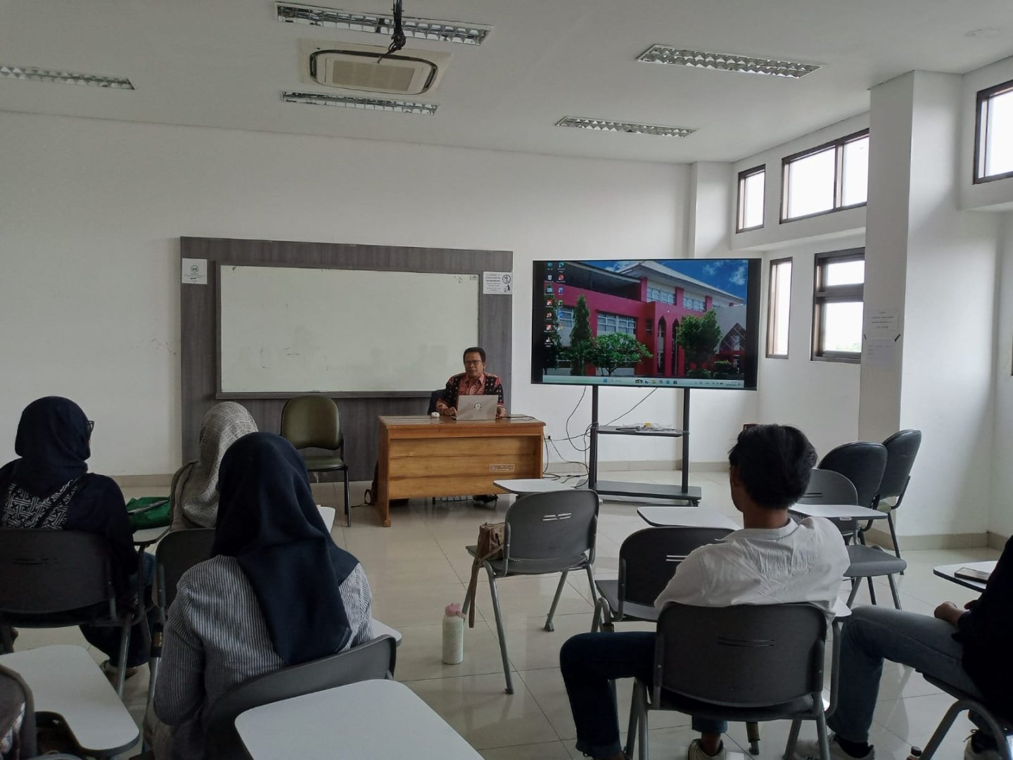 Siap Terjun ke Masyarakat Mahasiswa UIN Siber Syekh Nurjati Cirebon mengikuti Pembekalan KKN